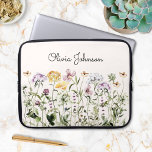 Personlig Namn WildblomGarden Laptop Fodral<br><div class="desc">Ta med dig en bit naturskönhet i ditt område med vår Wildblomma Garden Laptop sleeve. Upptäck en härlig samling av färgfulla blommor för med sig naturens charm inomhus. Det tillför en aning naturlig elegans till alla inställningar. Underbar som gåva till natur och blomma älskare.</div>