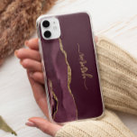 Personlig Namnteckning Burgundy Guld Agate<br><div class="desc">Anpassa den här elegantens moderna design med ditt namn i lodrät guld-färgad namnteckning handskript på en burgundröd bakgrund med en gräns av burgudisk vattenfärgagat som trimmas med guld faux glitter. (Om du vill behålla utslagen i början och slutet av namn ersätter du bara brev och lämnar symbolerna i ställe.)</div>
