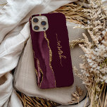 Personlig Namnteckning Burgundy Guld Agate<br><div class="desc">Anpassa den här elegantens moderna design med ditt namn i lodrät guld-färgad namnteckning handskript på en burgundröd bakgrund med en gräns av burgudisk vattenfärgagat som trimmas med guld faux glitter. (Om du vill behålla utslagen i början och slutet av namn ersätter du bara brev och lämnar symbolerna i ställe.)</div>