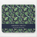 Personlig Navy Blue Guld Handflatan Lövs Botanique Musmatta<br><div class="desc">Personlig Navy Blue Guld Handflatan Löv botaniska musmattor. Den här vackra musknappen med mörk har geometrisk mönster i Faux guld och handflatan lämnar på marin bakgrund och du kan anpassa den med ditt namn och jobb. Det är en perfekt gåva till nytt arbete, insida designer, arkitekt, vem som helst som...</div>