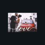 Personlig Newlyweds Bröllop Photo Kärlek skript Canvastryck<br><div class="desc">Anpassa den här ansträngda arbetsytan med ditt favoritfoto från bröllop. Anpassa med namn och speciellt datum. Ett elegant-,  skript- och trendig-teckensnitt som används för ord "Kärlek". En perfekt gåva till nygifta. Vågräts format.</div>