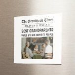Personlig Newspaper | Bästa morföräldrar Gift Magnet<br><div class="desc">Gör kaffebrytningen i extra speciell med personligen "Grandancy Times" i kopp! Den här charmerande lilla mugg är fullt av hjärtat. Den här charmerande anpassningsbarna är ett foto och en lustig tidningstidning som namnger dem "Bästa farföräldrar". Perfekt för espressoälskande morföräldrar, det här är en söt och tankfull gåva till födelsedagar, helgdagar...</div>