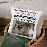 Personlig Newspaper Photo | Bästa farmor Kudde<br><div class="desc">Fira de bästa morföräldrarna någonsin med den här personlig tidningen stil fotot dekorativ kudde! Med en roligt faux front-page headline och ett anpassningsbar foto, ger den här tänkvärda keepausen skratt, kärlek och komfort till vilket hem som helst. Lägg till barnbarn namn och en speciell bild för att skapa en gåva...</div>