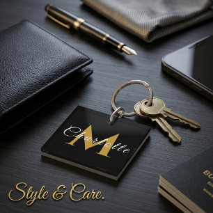Personlig nyckelring med namn och monogram