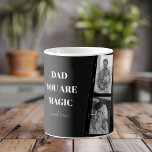 Personlig "Pappa du är magisk" två foto av Far Kaffemugg<br><div class="desc">Fira faderskapets magi med vår personlig "Pappa du är magisk" mugg! Den här unika designen har en slående svart bakgrund, ett omhuldat foto av två far och det hjärtliga budskapet "Pappa You Is Magic". Anpassa den ytterligare med dina barns namn för att skapa en gåva av typen en gåva som...</div>