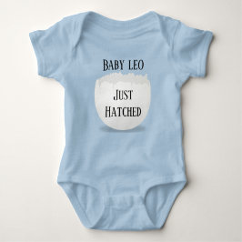 Personlig påsk bebis väst Nyss kläckt T Shirt