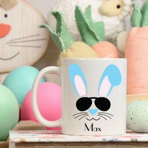 Personlig Påsk Blue Boy Bunny med solglasögon Kaffemugg