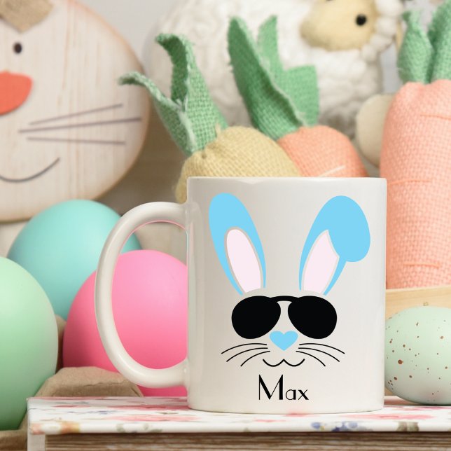 Personlig Påsk Blue Boy Bunny med solglasögon Kaffemugg (Skapare uppladdad)