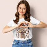 Personlig Pastel Rosa med Hund Photo and Namn T Shirt<br><div class="desc">Visa av kärlek för din vän med håriget med vår Personlig Pastel Rosa Hund Photo T-Shirt! Den här kvinnans grundläggande T-shirt-kortärmad har en mjuk baksida av pastellbakgrunden, anpassad med ett foto av din älskade hund och namn. Perfekt för avslappnad bära, den här t-shirt kombinerar komfort och stil, skapar den som...</div>