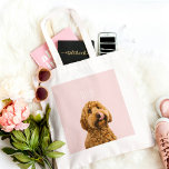 Personlig Pastel Rosa Phone Case med Hund Photo Tygkasse<br><div class="desc">Ta med dig kärlek till din vän på håriget var du än går med personligens rosa på pastellerna till väskan. Med ett foto av din älskade hund och deras namn kombinerar den här toten stil och praktisk användning. Det är perfekt för vardaglig använda, oavsett om du kör ärenden eller går...</div>
