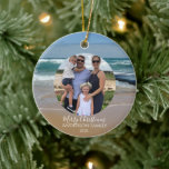 Personlig Photo Beach Ocean-julkort Julgransprydnad Keramik<br><div class="desc">Dekorera Julgran med den här personligen. Utformningen har det pulserande akvafblåa och vita havet vågar vid kusten Melbourne i Australien. Du kan ändra den moderna texten och lägga till din familj namn,  år och fotografi.</div>