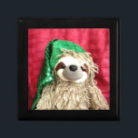 Personlig Photo Sloth jul Minnesask<br><div class="desc">Personlig Photo Sloth jul Gift Box. Lägg till din egen bild. Fin keepy box gjord av lackerat trä, med keramiskt plattor. Smyckeskrinen kommer i guldek, ebony black, emerald grönt och Red mahogany. Kände för att skydda smycken och andra samlarföremål. Vår söta julslott modellerar den anpassningsbara, utskrivbara keramiska plattan. Snyggt som...</div>