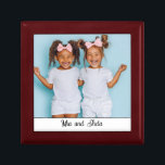 Personlig Photo Wood Photo Jewelry Keepsak Box Minnesask<br><div class="desc">En förtjusande personlig. Lägg till ett foto av vem som helst,  familj,  husdjur eller vem som helst du kärlek i den här keepy- eller presentboxen. Keramiskt plattlock. Du kan också få det som en ramad vägg.</div>