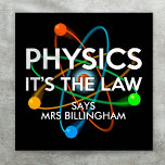 Personlig Physics Det är advokatvetenskapen Poster<br><div class="desc">Anpassa namn och välj din favoritbakgrund färg. En coola,  ett vetenskapligt inspirerat trendig poster designat för alla vetenskapsmän,  vetenskapslärare,  science studenter och alla vetenskapsmän i ditt liv (inklusive dig)! Designad av Science Geekness© på http://www.zazzle.com/sciencegeekness*</div>