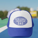 Personlig Pickleball Champion Pappa Truckerkeps<br><div class="desc">Pappa Blue Pickleball Champion Truckerkeps - han kanske låter dig vinna - men jag tvivlar på det.</div>