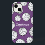 Personlig Player Namn Volleyball Lila<br><div class="desc">En coola iphone case med ett eget namn och en smatning av volleybollar på en mjuk lila bakgrund.</div>