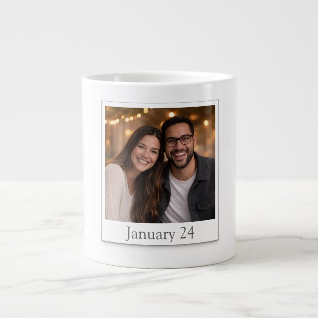 Personlig Polaroid-fotomugg med datum Jumbo Mugg (Framsidan)