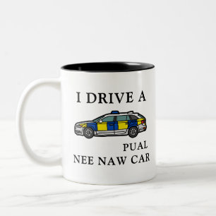 Personlig polis, jag kör en nybil. Två-Tonad mugg