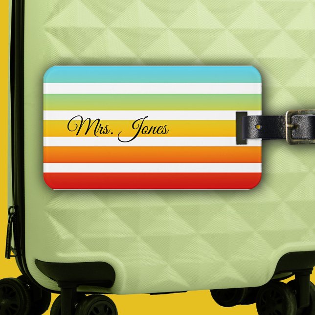 Personlig Rainbow Stripe Luggage Tag Bagagebricka (Elegant luggage tag featuring a festive rainbow colored stripe pattern on your own background color)