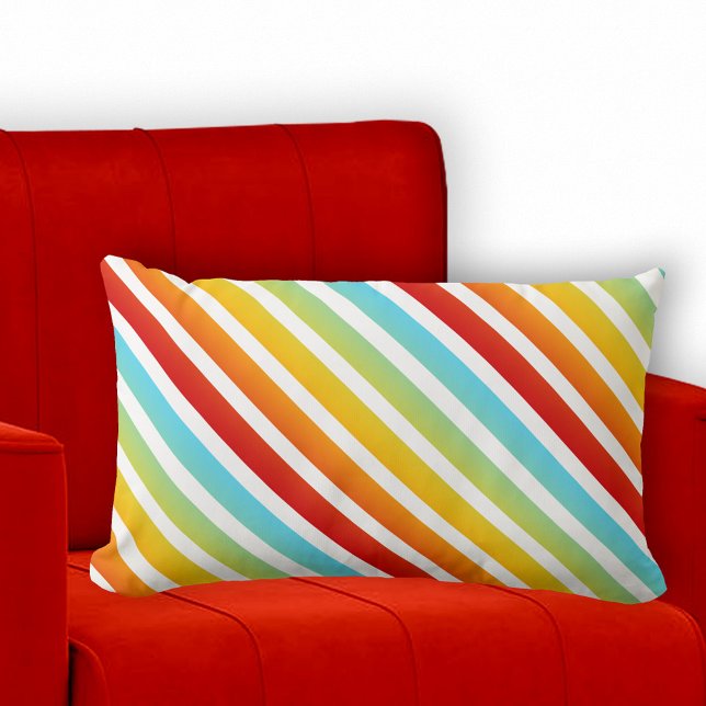 Personlig Rainbow Stripe Mönster Pillow Lumbarkudde (Pillow featuring a modern striped pattern in festive rainbow colors)