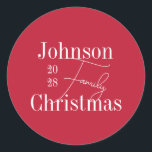 Personlig Red Family Namn jul Runt Klistermärke<br><div class="desc">Det här är en enkel och snyggt, juldesign i Party. Den är i färdigt rött och vitt, med modern design och typografi av contemporaryn. Det har budskapet "Johnson Family jul", med utrymme för dig att lägga till din familj namn och firande år. Perfekt för en festfamilj firande, middag eller sammankomst/sammankomst,...</div>