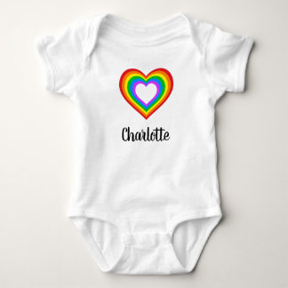 Personlig regnbågs hjärta baby bodysuit t shirt