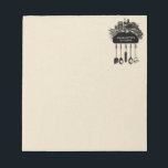 Personlig Retro Black Cream Kitchen Anteckningsblock<br><div class="desc">Behålla ett anteckningsblock till köket för påminnelser och alternativ för livsmedel. Ett retro stil utensil-rack med matlagningsredskap och en matlagningsmatsmatta på toppen,  mot en krämfilinne bakgrund. En söt köksgåva. Perfekt för den levande kocken och ett underbart val för Mors dag.</div>