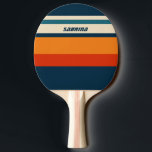 Personlig Retro Pingisracket<br><div class="desc">Öka ditt ping-pong-spel med vår Retro Personlig-uppspelningskort ett unikt tillbehör som kombinerar vintage charm med modern anpassning. Med ett anpassade namn eller initialer och en tidlös färg-palett.</div>