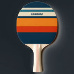 Personlig Retro Pingisracket<br><div class="desc">Öka ditt ping-pong-spel med vår Retro Personlig-uppspelningskort ett unikt tillbehör som kombinerar vintage charm med modern anpassning. Med ett anpassade namn eller initialer och en tidlös färg-palett.</div>