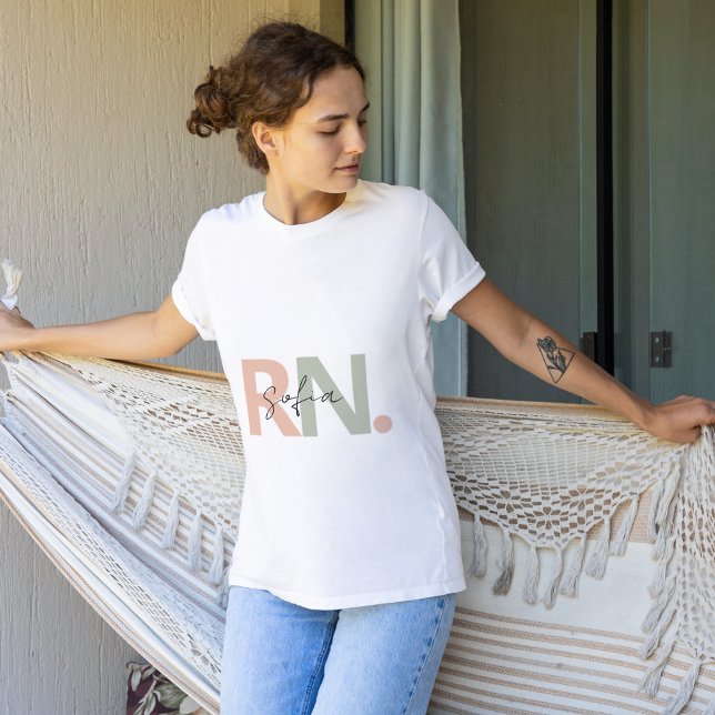 personlig RN Registrerad Namn-kalligrafi T Shirt (Skapare uppladdad)