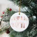 Personlig Ro Guld hårslischhårborttagare Julgransprydnad Keramik<br><div class="desc">Den här designen kan vara personlig i det område som tillhandahålls genom att ändra fotot och/eller text. Du kan också anpassa den genom att klicka för att anpassa ytterligare alternativ och ta bort eller ändra färg i bakgrunden, lägga till text, ändra texten färg eller stil eller ta bort texten för...</div>