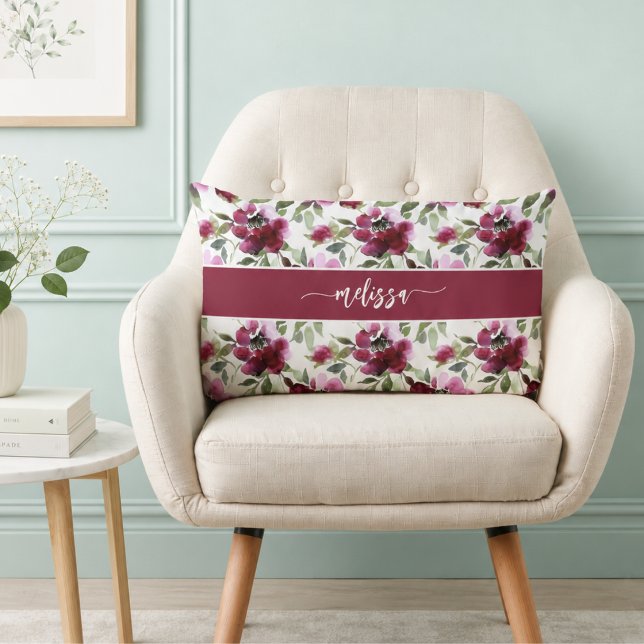 Personlig röd blommig lumbarkudde (personalized burgundy red floral lumbar pillow with custom name monogram)