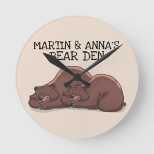 PERSONLIG ROMANTIC GRIZZLY BEAR DEN RUND KLOCKA