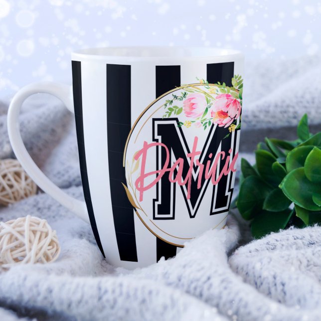Personlig rosa blommig B&W-randig namnmonogram Kaffemugg (Skapare uppladdad)