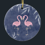 Personlig Rosa Flamingo par Tropical Beach Julgransprydnad Keramik<br><div class="desc">Personlig Söt Rosa Flamingo Couple på en Mörk blått,  tropisk persikobakgrund,  julprydnad. ~</div>