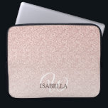 Personlig Rosa Glitter Ombre Namn Monogram Laptop Fodral<br><div class="desc">Chic faux rosa glitter-design med full effekt,  rosa glitter tonas ut mot en vit bakgrund. Du kan anpassa eleganten laptop sleeve med ditt namn och monogram eller annan text. Perfektens personlig,  laptop sleeve. Om du behöver hjälp eller matchande produkter kontaktar du oss genom vår butik.</div>