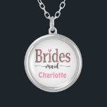 Personlig Rosa Grått Leopard Skriv ut Bridesmaid Silverpläterat Halsband<br><div class="desc">Anpassa det här silver-halsbandet eller låset-halsbandet för dina brudar. Rosa och grått leopard är trendig och de kommer att se underbara ut på dina brudtärnor.</div>