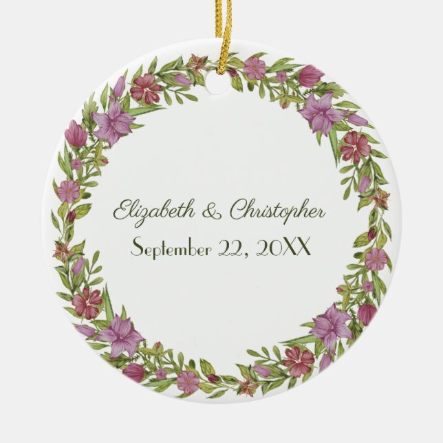 Personlig rosa grön blomsterbröllopsdatum  julgransprydnad keramik (Framsidan)