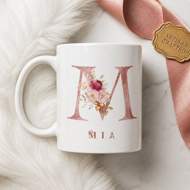 Personlig Rosa Guld Blomma Bokstav M Monogram Kaffemugg (Skapare uppladdad)