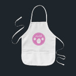 Personlig rosa kopp tårta bakning på plattan för b barnförkläde<br><div class="desc">Personlig rosa kopp tårta bakande apron för barn. Anpassningsbar namn. Roligt,  teckning,  konst och hantverk,  bakverk eller matlagning för små barn. Cute cuptårta illustration med namn av barn. Spelande barn aprons i beige,  gult och vitt. Kreativ konst för små flickor. Roligtens Födelsedagsfest.</div>
