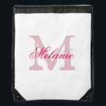 Personlig rosa mongram bröllop-dragsträngspåse gympapåse<br><div class="desc">Personlig Pastel rosa monogram bröllop Dragsträngspåse för gruppmutbrott. Cute backpacks för att bruden ska vara och brider nära. Gör ditt eget för maid of honor,  hedersbetygelse,  budens mamma,  blomsterflicka,  mor i groomen osv. Snyggt-manustypografi med vintage namn brev. Roligt för giftermål,  möhippa,  flickor helg resa,  bachelorette,  broschyrer etc.</div>