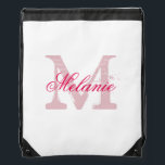 Personlig rosa mongram bröllop-dragsträngspåse gympapåse<br><div class="desc">Personlig Pastel rosa monogram bröllop Dragsträngspåse för gruppmutbrott. Cute backpacks för att bruden ska vara och brider nära. Gör ditt eget för maid of honor,  hedersbetygelse,  budens mamma,  blomsterflicka,  mor i groomen osv. Snyggt-manustypografi med vintage namn brev. Roligt för giftermål,  möhippa,  flickor helg resa,  bachelorette,  broschyrer etc.</div>