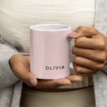 Personlig Rosa och Namn Monogram | Elegantens Anpa Kaffemugg<br><div class="desc">Lägg till lite elegans i dina tillhörigheter med den här Personligen Rosa & Namn Monogram-designen. Med en mjuk rosa och ett anpassade namn eller initialer är den här designen perfekt för att visa ditt unika stil. Idealisk för gåvor eller personlig använda är mångsidig och tidlös. Oavsett om det är ett...</div>