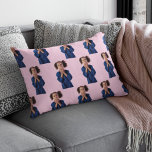 Personlig Rosa Photo Collage Barns födelsedag Lumbarkudde<br><div class="desc">Fira ditt barns speciella dag med den här vackra personligens rosa fotosamlingskudde. Skådeögonblicket med foton från anpassningsbarna i många och en roligtens födelsedagskalender skapar du det som en perfektens huvudsaké eller för barn för rumsdekorering. Den här kudden är gjord av mjuk och högkvalitativ väv lika mysigt som snyggt. En underbar...</div>