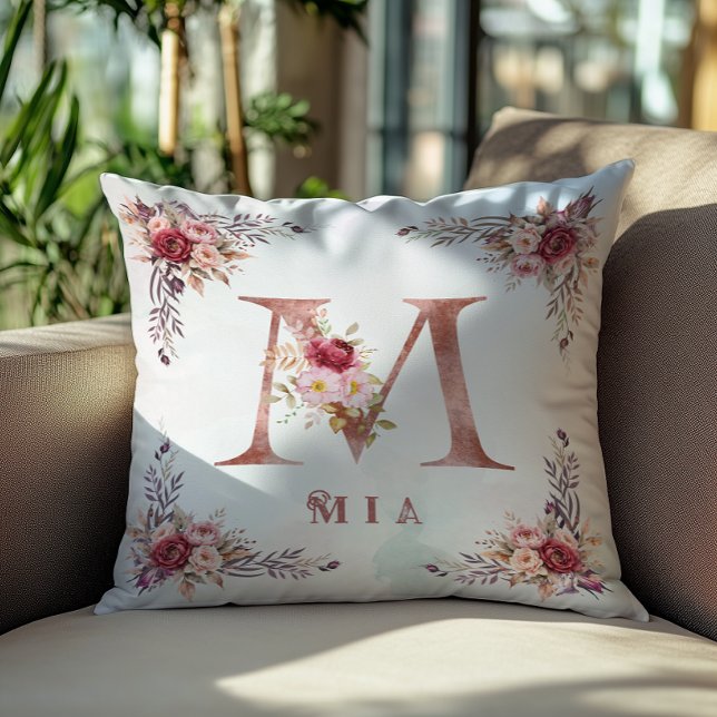 Personlig roséguld blommig initial M monogram Kudde (Skapare uppladdad)