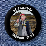 Personlig Round Family Photo Black Knapp<br><div class="desc">Skapa din egen personlig, svart, gräns runda, bildknapp. Om du ändrar versalerna stil eller ansikte kan du ändra textens böjning i små steg om det behövs. Ett familjefoto som tagits på en populär turné på en Alaska-kryssning. Vi var i Totem Bight Park i Ketchikan, Alaska vid låg tidvatten och tittade...</div>