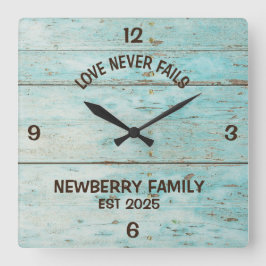 Personlig Rustic "Kärlek misslyckas aldrig" klocka