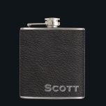 Personlig | Rustic Masculine Black Leather-utseend Fickplunta<br><div class="desc">Rustik kolv ser ut som svart läder struktur. Perfekt till dem som njuter av naturliga struktur, läder, klassiska mönster, läderbokar och westerna cowboyteman. Manly och gammaldags, men ändå klassisk, sofistikerad och elegant samtidigt. Det kommer att tilltala många typer av människor. Den här läderkonsten är tillgänglig som många olika lädertema. Besök...</div>