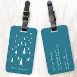 Personlig Sailing Boat Nautical Bagagebricka<br><div class="desc">Segelbåt tävla på ett mousserande grönt hav. En roligt nautisk design för alla som har segling. Originalkonst av Nic Squirrell. Ändra eller ta bort namn på framsidan och detaljer på baksidan om du vill anpassa.</div>