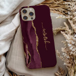 Personlig signatur Burgundy röd agat<br><div class="desc">Personalisera denna eleganta moderna design med ditt namn i vertikal guldfärgad signatur handstilsmanus på en burgunderröd bakgrund med en kant av burgunder vattenfärg agat,  kantad med guld falskt glitter. (För att behålla svängarna i början och slutet av namnet,  ersätt endast bokstäverna och lämna symbolerna på plats.)</div>